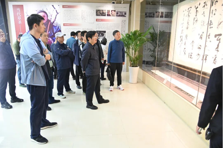 欣賞自然風(fēng)光 暢享團(tuán)隊溫馨|蘇鹽集團(tuán)舉辦職工秋游活動 欣賞自然風(fēng)光 暢享團(tuán)隊溫馨|蘇鹽集團(tuán)舉辦職工秋游活動